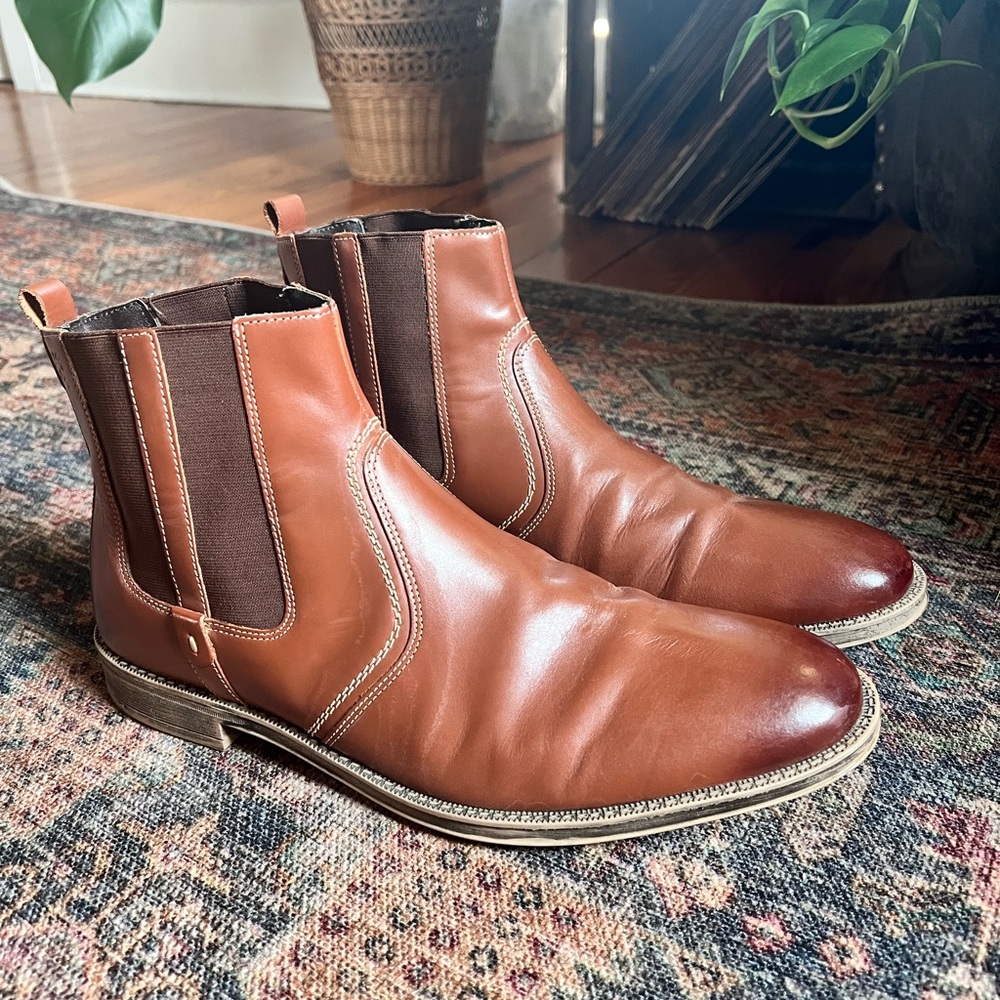 Stacy Adams Brown Chelsea Boots Sleek Leather Design